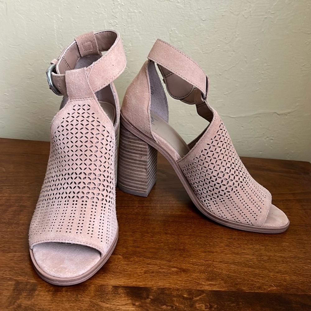 Marc Fisher Light Pink Open Toe Block Heel Size 6M